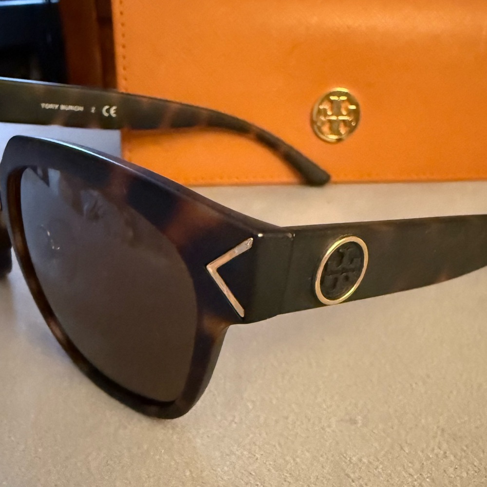 Tory Burch Tortoise Sunglasses with Bold Orange Case - Picture 6 of 14